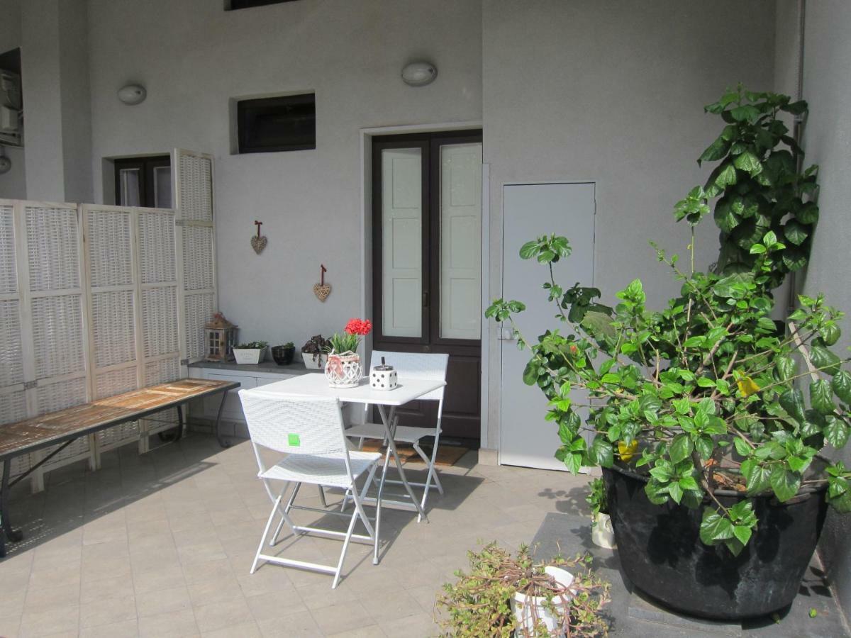 Moni Rooms Giarre Exterior foto